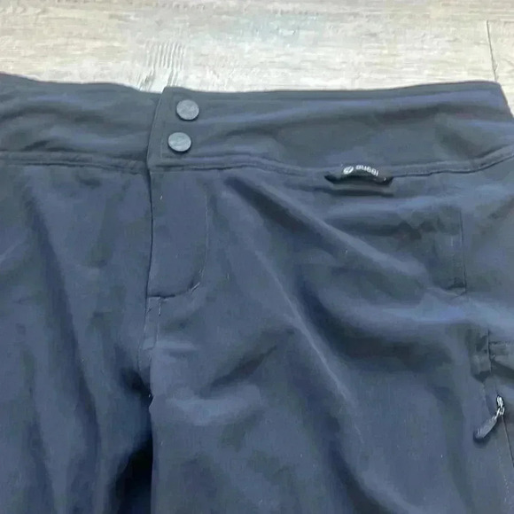 SUGOI | Black 3/4 athletic straight leg pant - Picture 4 of 9